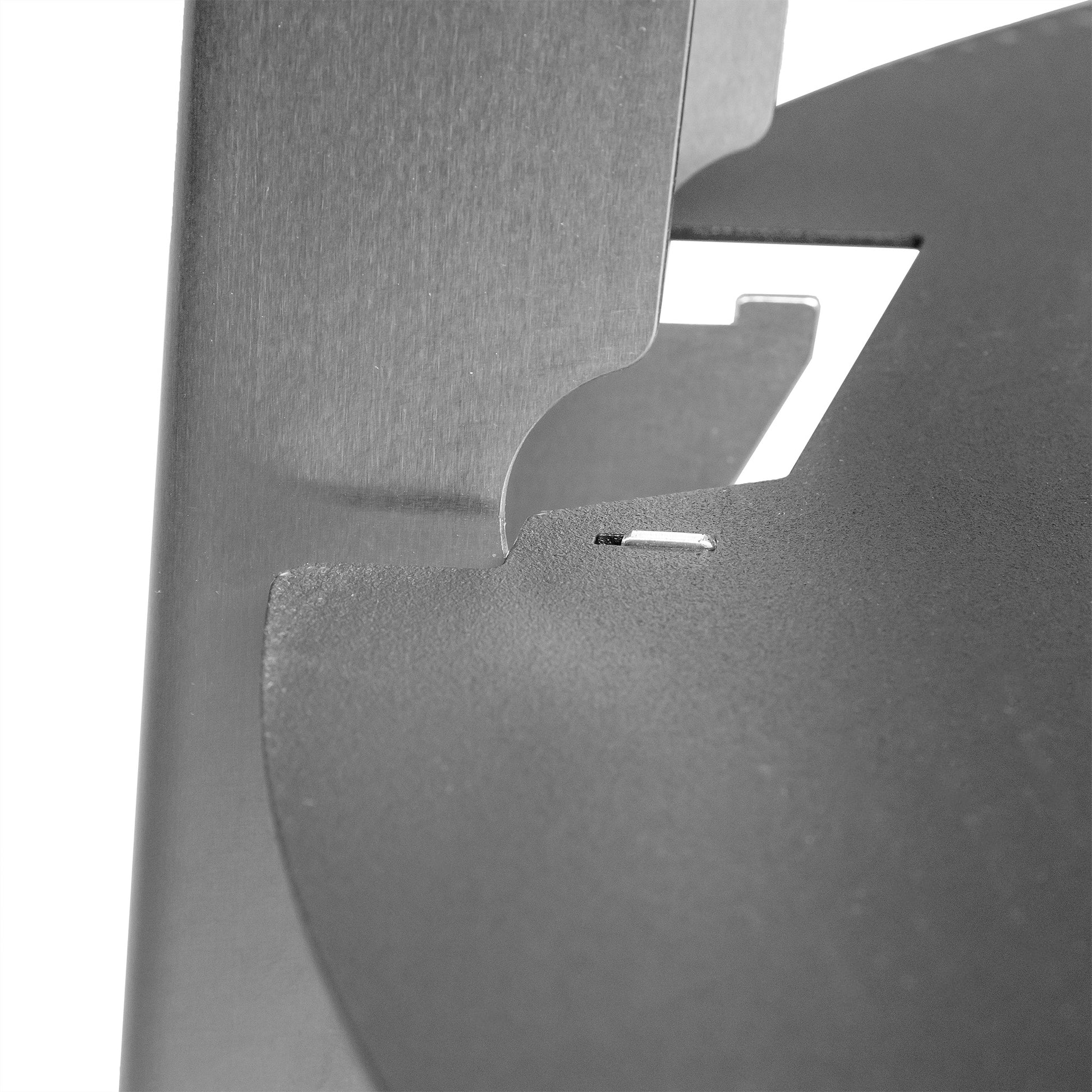 Detailaufnahme Befestigung Hitzeblech