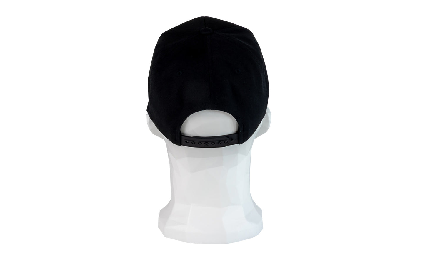 Freisteller der FENNEK Snapback von hinten, welche auf einem Puppenkopf sitzt.