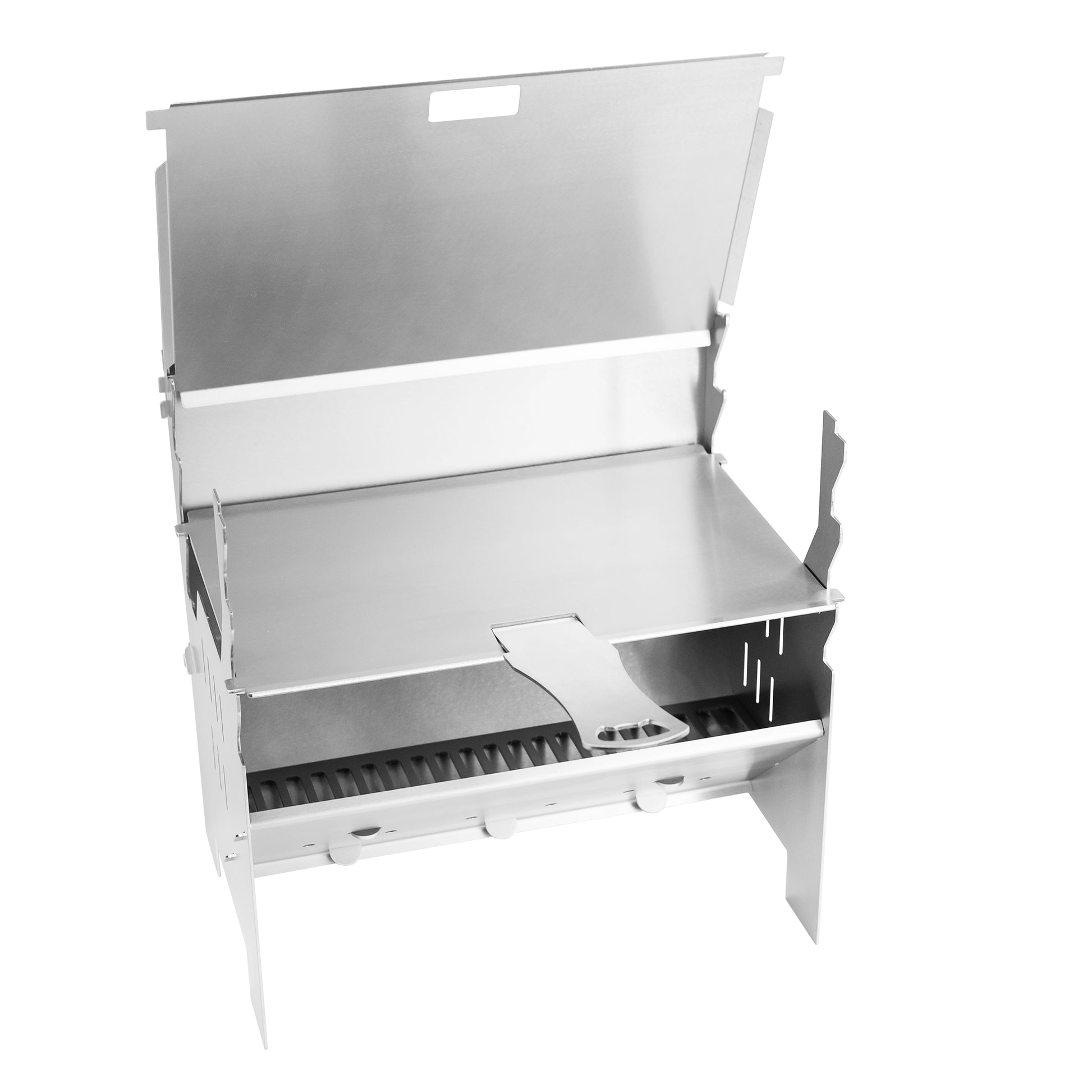 Freigestelltes Bild des zusammensteckbaren Holzkohlegrills in aufgebauten Zustand.