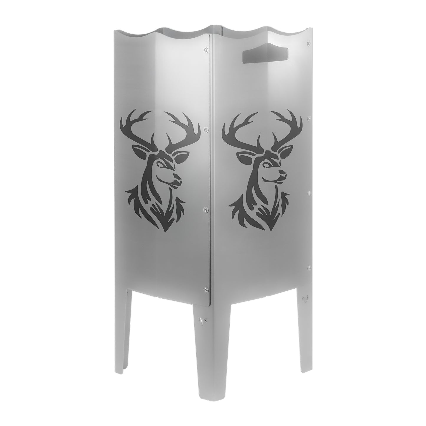 Freisteller der FENNEK Feuersäule mit einem gelasertem Hirsch-Motiv.