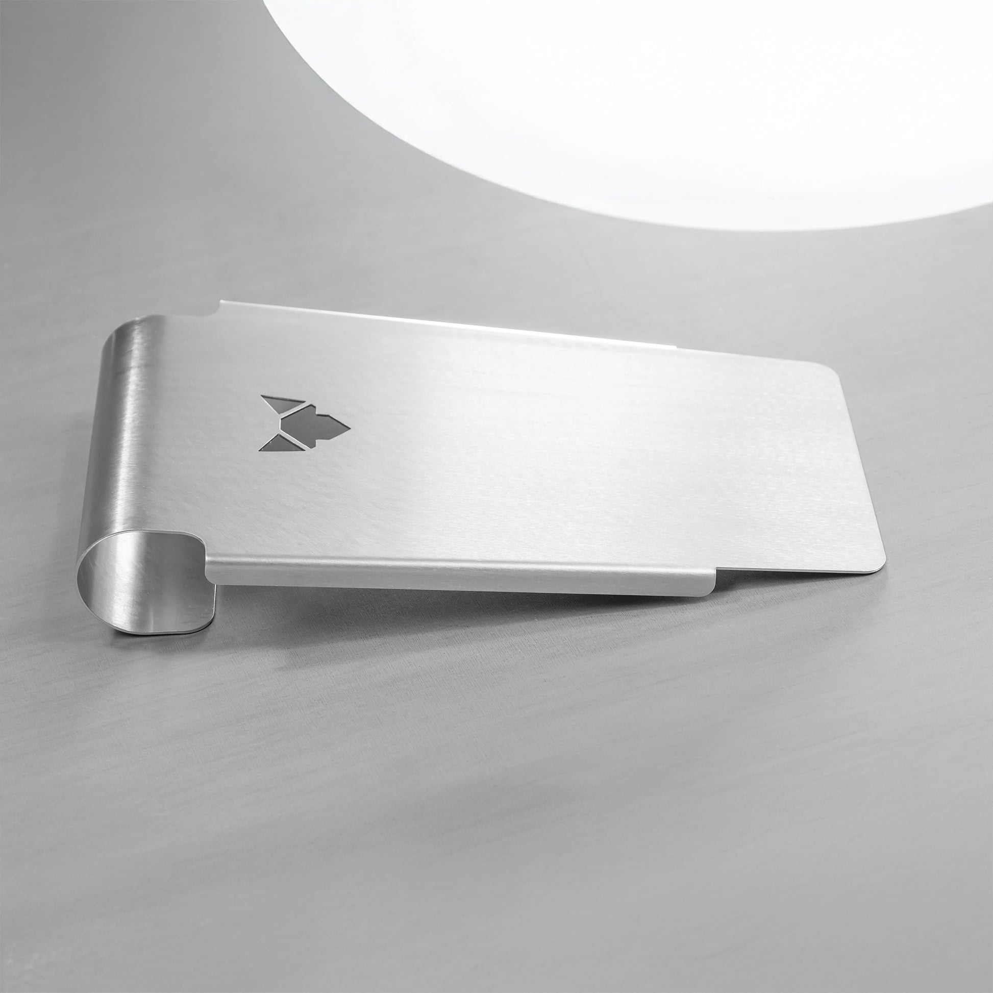Grillspachtel auf Feuerplatte