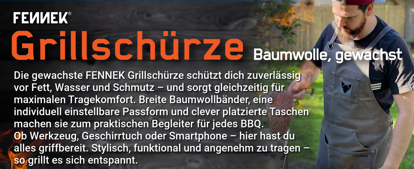 Titelbild der FENNEK Grillschürze aus Baumwolle, zeigt rechts im Bild einen Mann der die Schürze trägt und am Grillen ist. Daneben steht ein kurzer Text über die Grillschürze.
