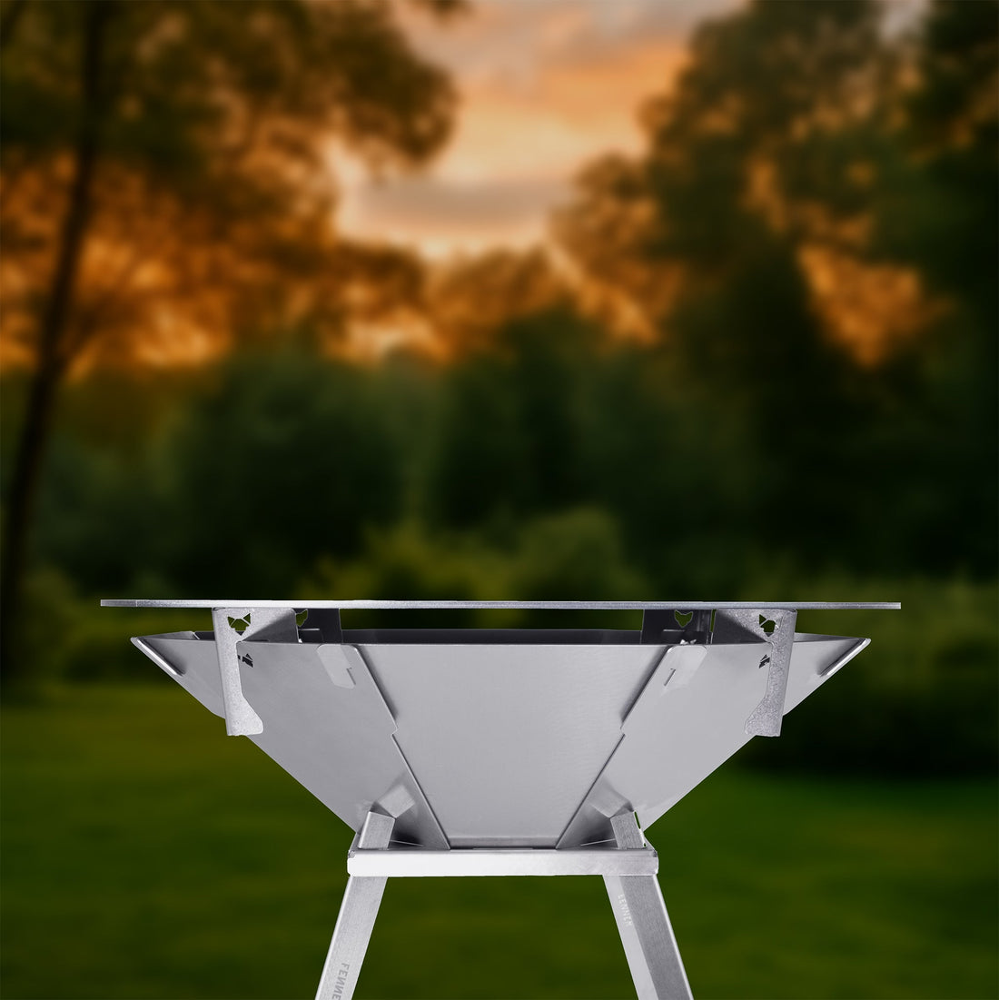 Mobiler Feuerplatten-Grill: So einfach wird deine Feuerschale zur Outdoor-Küche