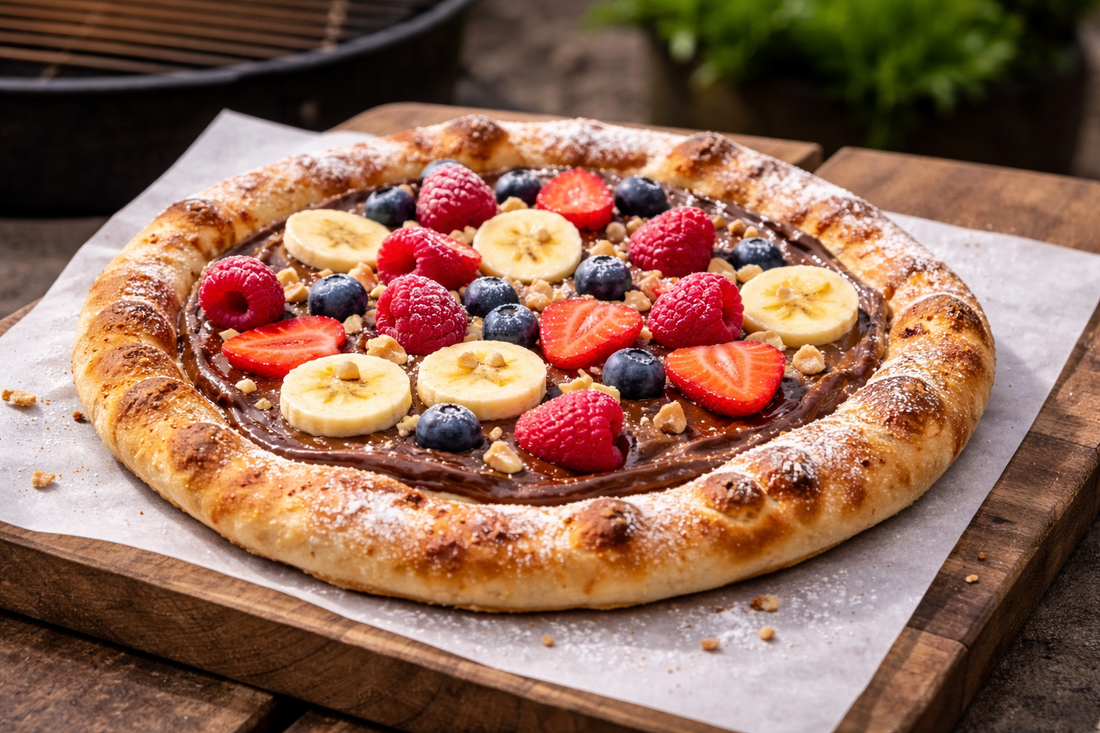 Dessert-Pizza mit Nuss-Nougat-Creme und Früchten