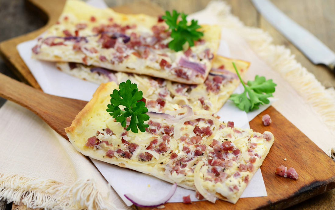 Klassischer Flammkuchen direkt vom Backstahl