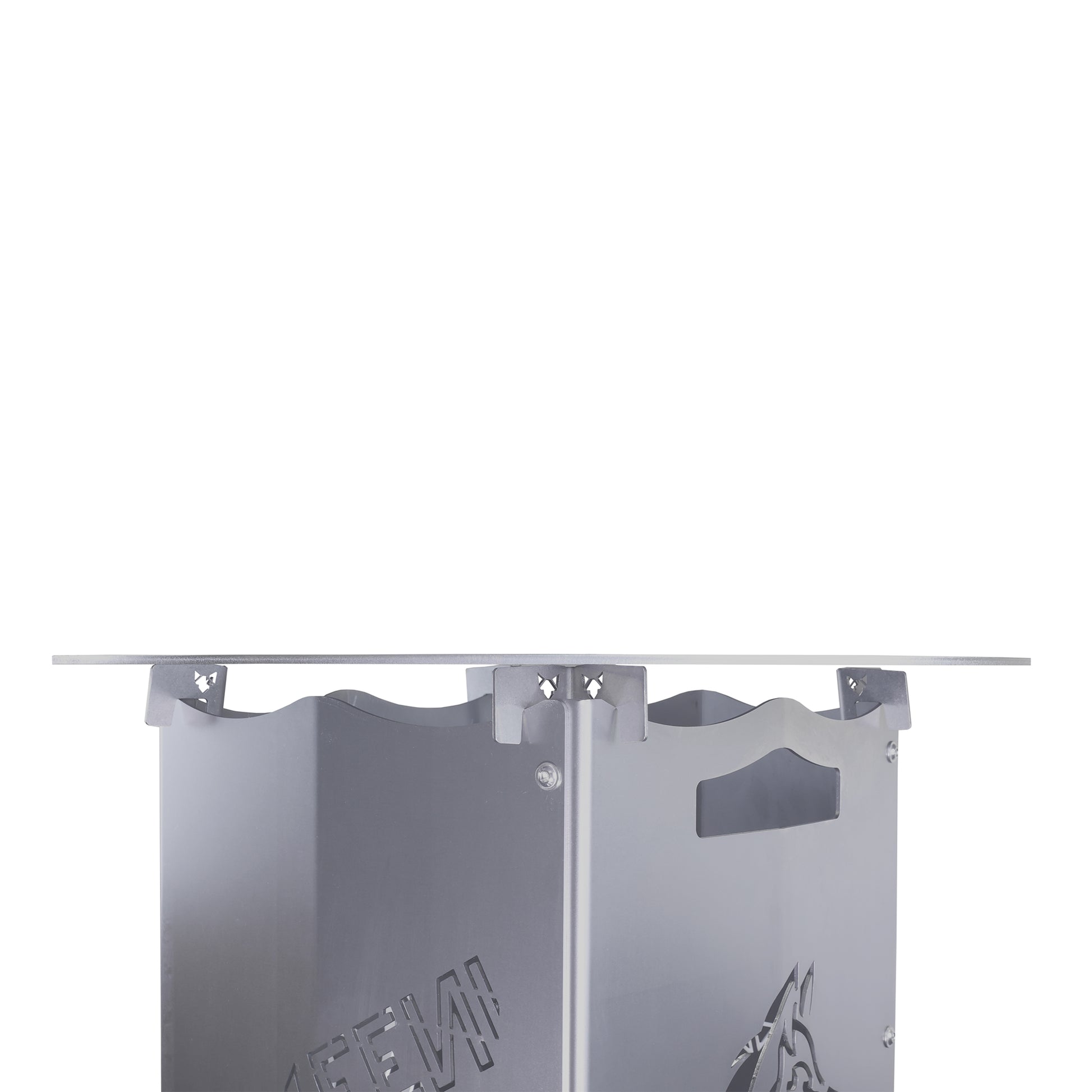 Freisteller Universal Abstandshalter aus Edelstahl für Feuerplatten - 4er Set mit Feuersäule und Feuerplatte. Anwendungsbeispiel.