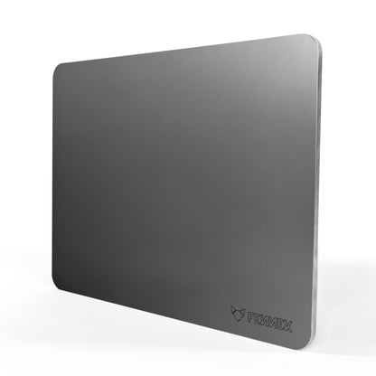 Freisteller vom FENNEK Backstahl 40 x 30 cm. Der Backstahl ermöglicht perfekte Krusten und knusprige Böden.