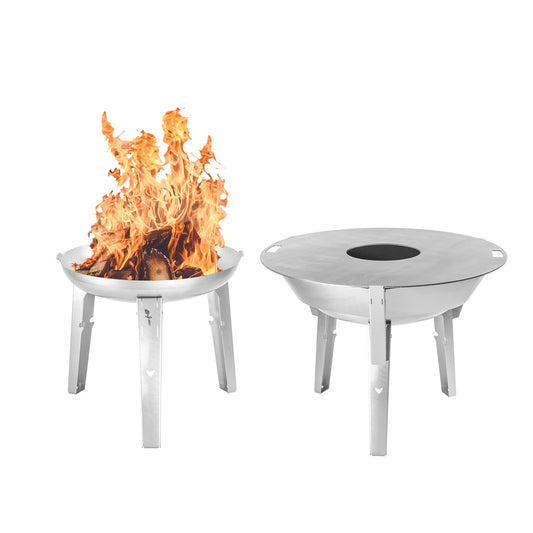 Zwei Freisteller der FENNEK Feuerplatte Allround. Links einmal mit Feuer und rechts mit der dazugehörigen  Feuerplatte.