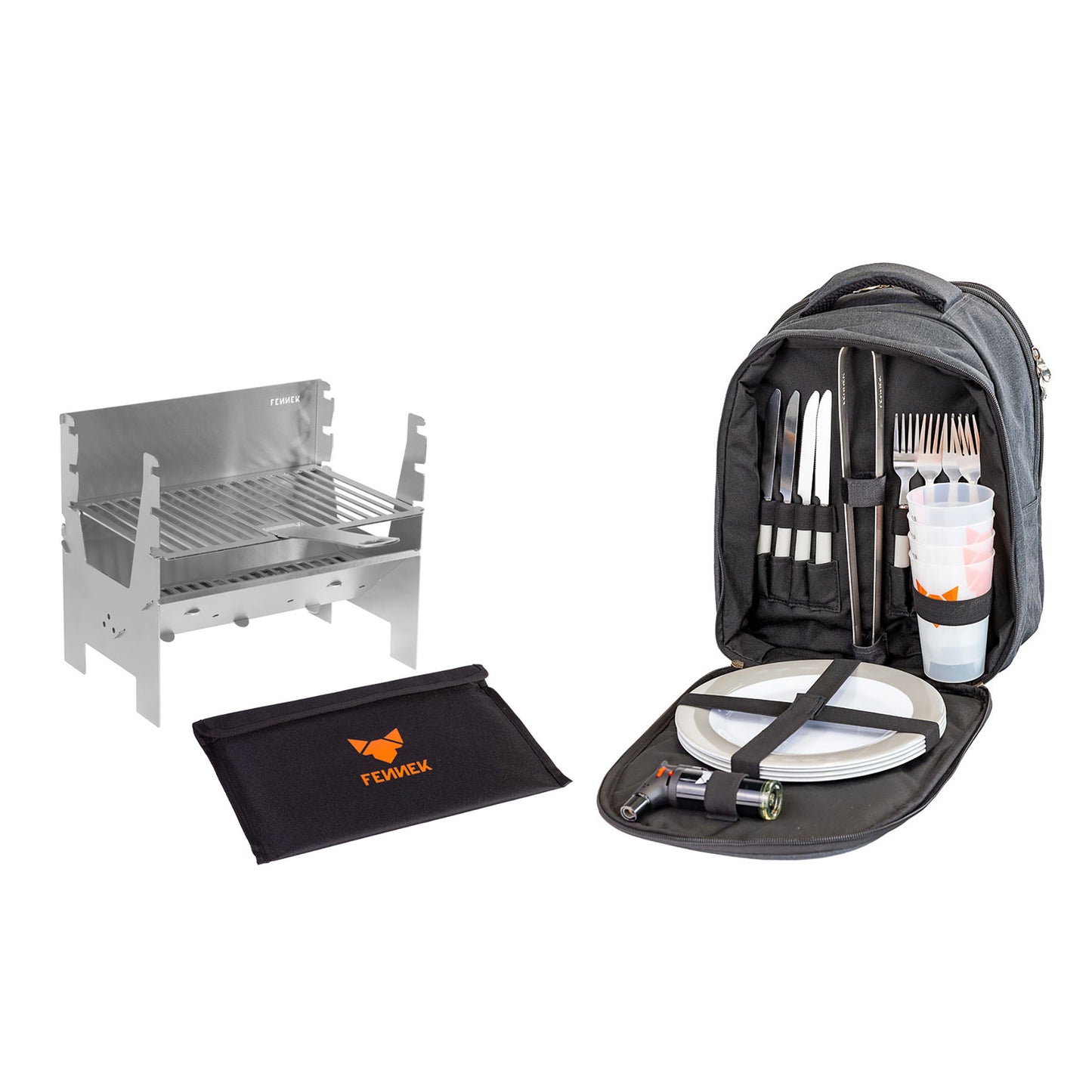Freisteller vom FENNEK Light mit seiner dazugehörigen Tasche. Daneben ist der nach vorne geöffnete FENNEK Backpack. Im Inneren sind ein Besteckset, eine Grillzange, Mehrwegbecher, Teller und das FENNEK Jet Feuerzeug zu sehen.