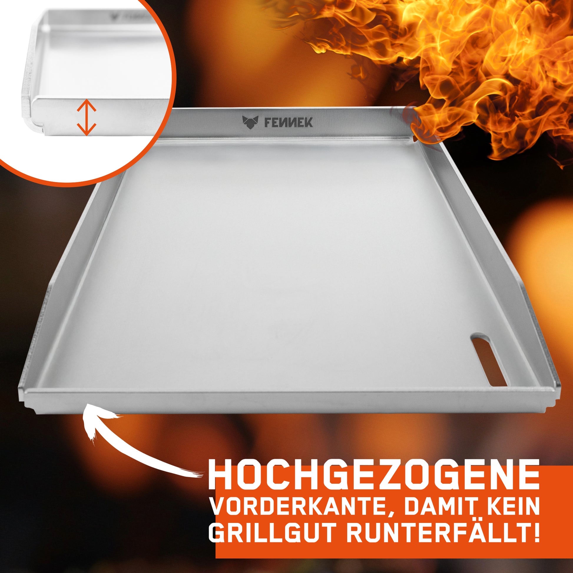 Die FENNEK Plancha 40 x 30 cm mit Vorderkante und Ablaufloch hat eine hochgezogene Vorderkante, damit kein Grillgut herunterfallen kann.