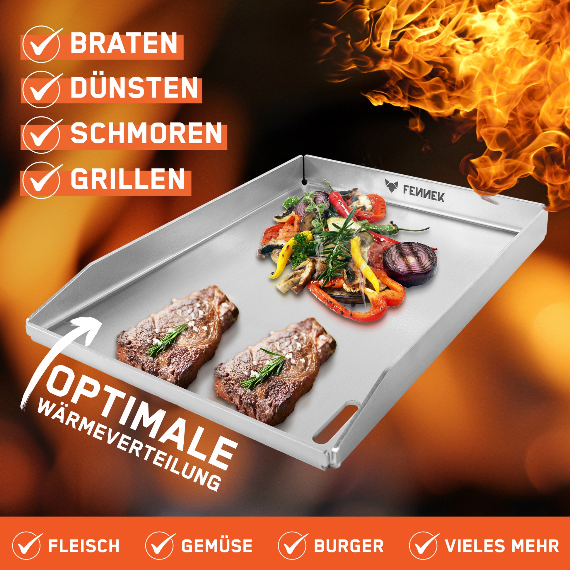 Bild zeigt die FENNEK Plancha 40 x 30 cm mit Vorderkante und Ablaufloch. Auf ihr grillen zwei saftige Steaks und buntes Grillgemüse. Durch ihre optimale Wärmeverteilung ist sie nämlich nicht nur für Fleisch, sondern auch für Gemüse, Burger und vieles mehr geeignet.