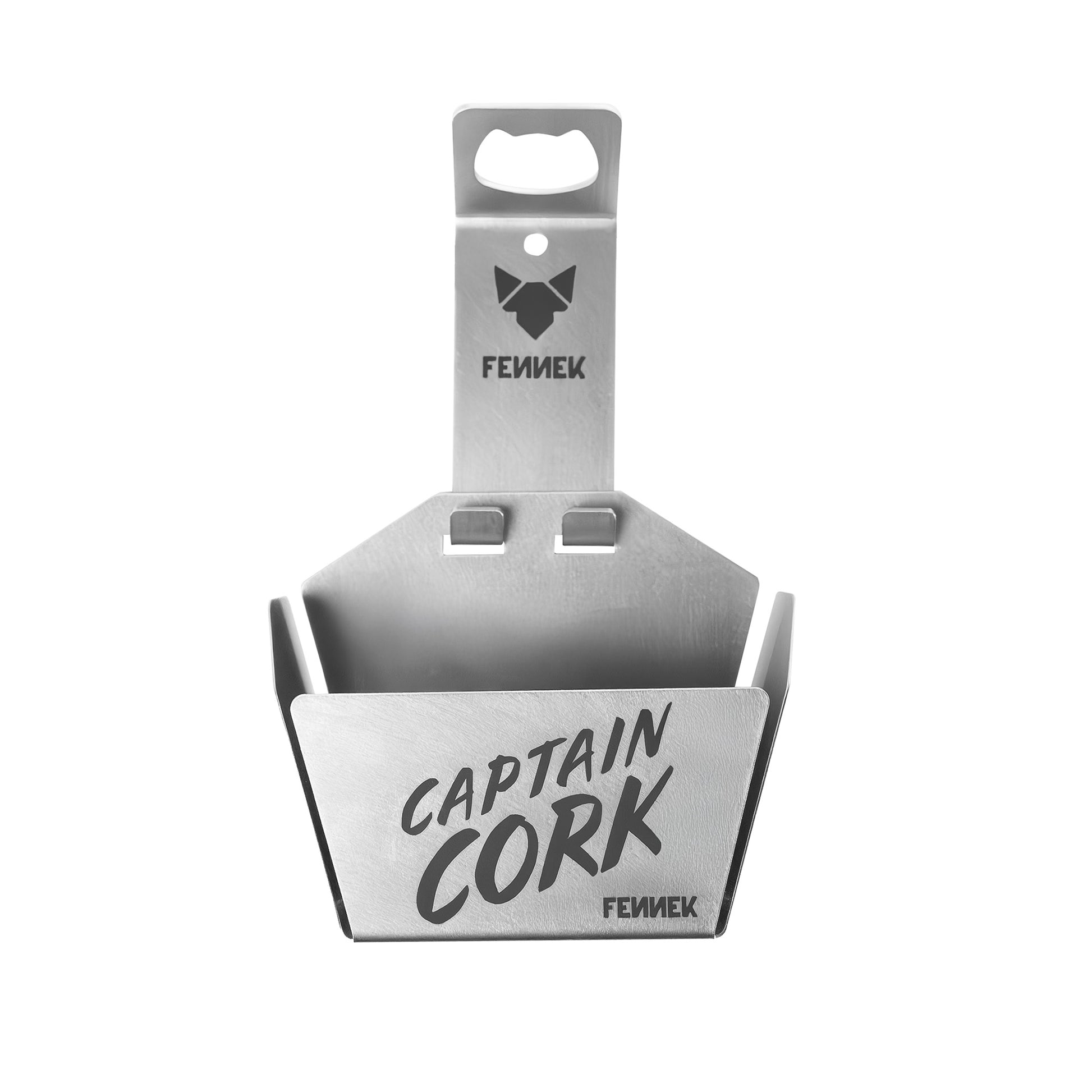 Freisteller vom FENNEK Flaschenöffner Cpt. Cork - Korb vor weißem Hintergrund. Eingraviert ist ein graues FENNEK-Logo sowie der Schriftzug Captain Cork.