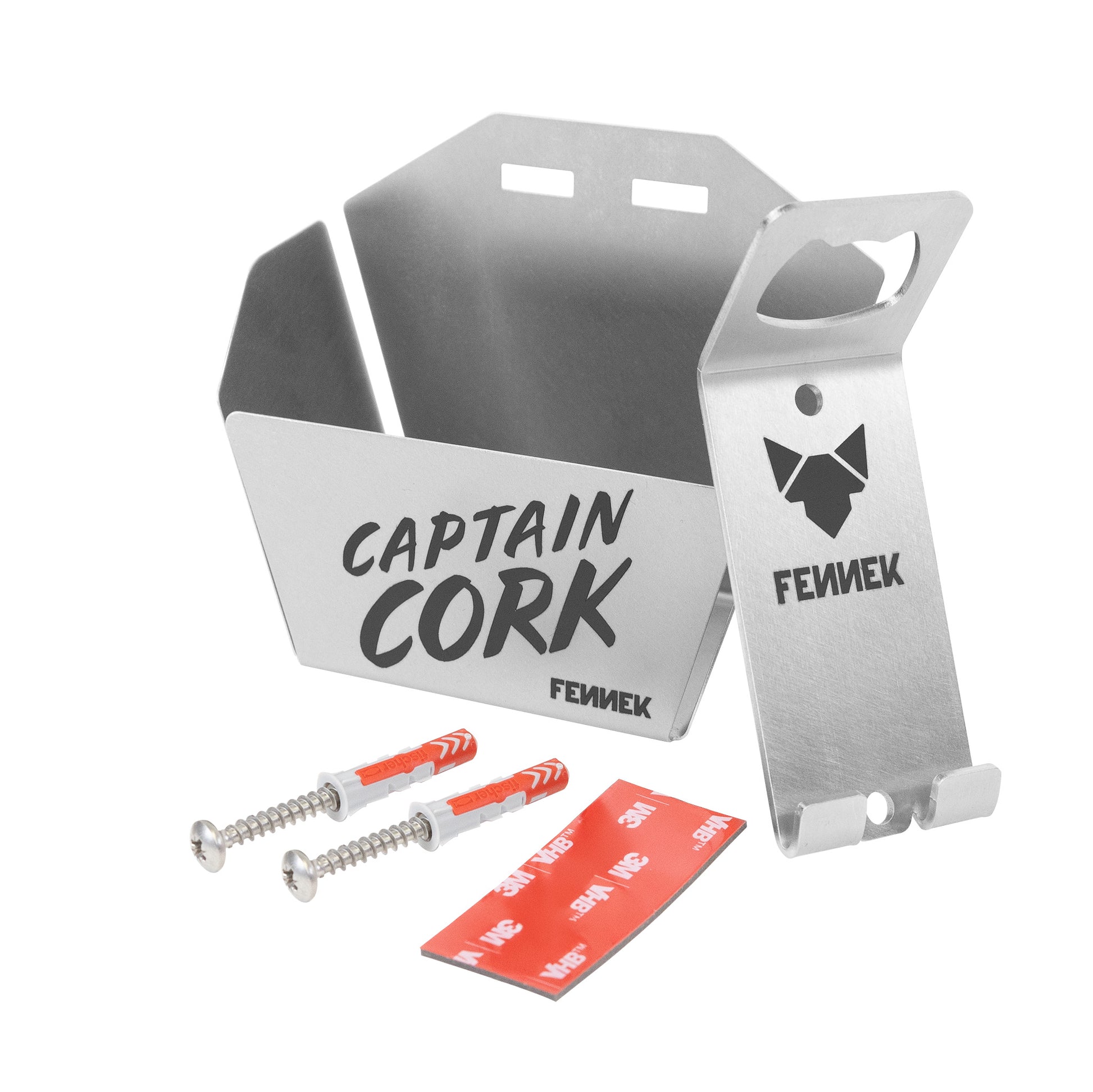 Freisteller vom FENNEK Flaschenöffner Cpt. Cork - Korb vor weißem Hintergrund mit den Einzelteilen: Korb, Befestigungsteil, Schrauben, Klebeband. Eingraviert ist ein graues FENNEK-Logo sowie der Schriftzug Captain Cork.