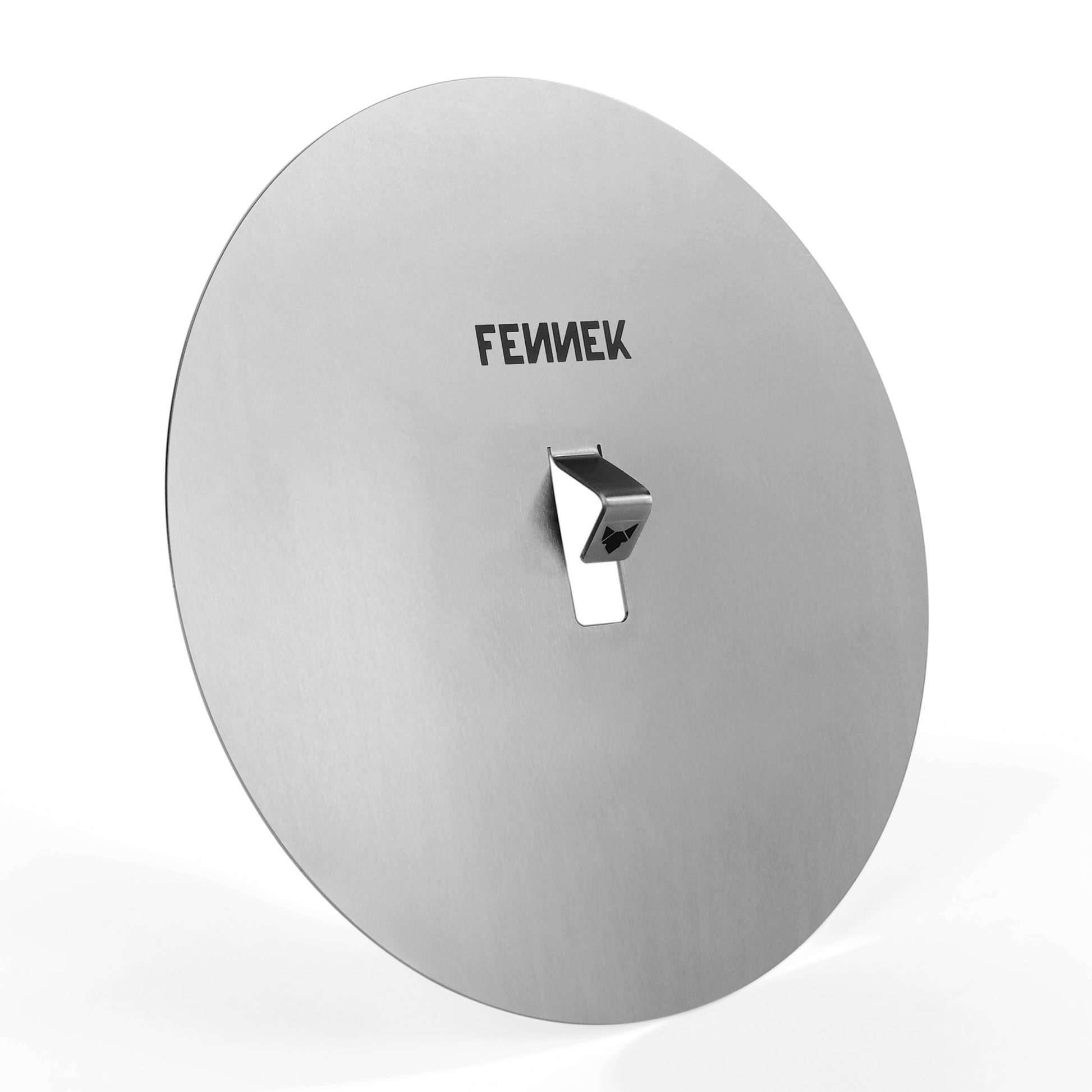 Zu sehen ist der Freisteller der FENNEK Blind Bake Edelstahlplatte aus der Vogelperspektive fotografiert. Der Teigbeschwerer verhindert das Aufblähen des Teiges und schafft so eine perfekte Basis für kreative Pizzen.