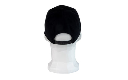 Freisteller der FENNEK Snapback von hinten, welche auf einem Puppenkopf sitzt.