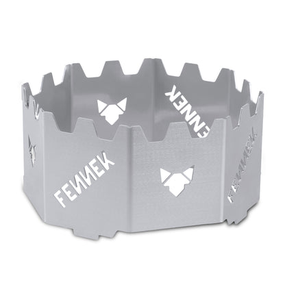 Freisteller der FENNEK Wok-Krone aus 1,5 mm Edelstahl für Feuerplatten und Grillringe mit 20er Öffnung. Made in Germany.
