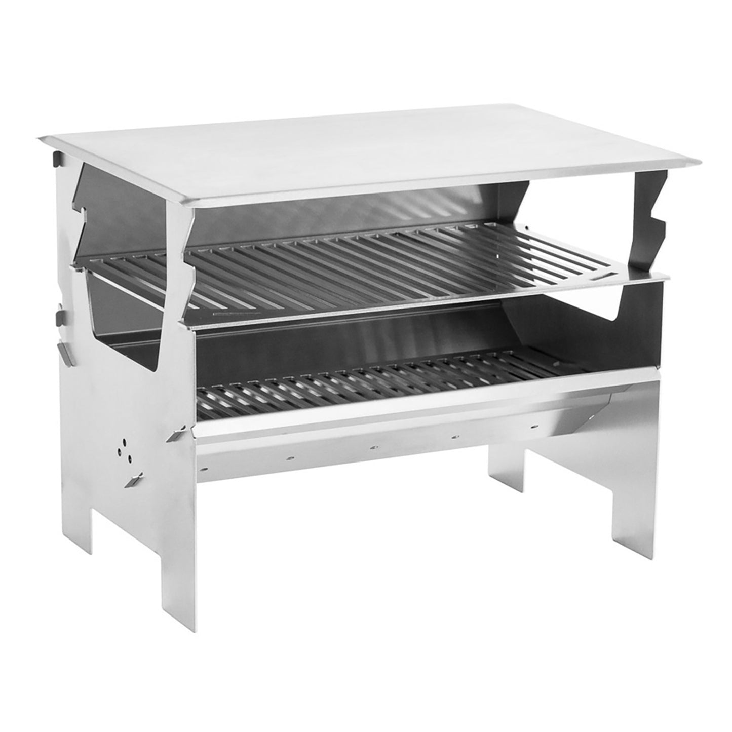 Freigestellter zusammensteckbarer FENNEK Holzkohlegrill mit Deckelblech darüber.
