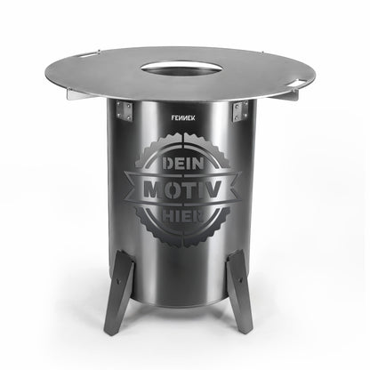 FENNEK Feuerplattengrill mit eigenem Motiv personalisiert, freigestellt auf weißem Hintergrund