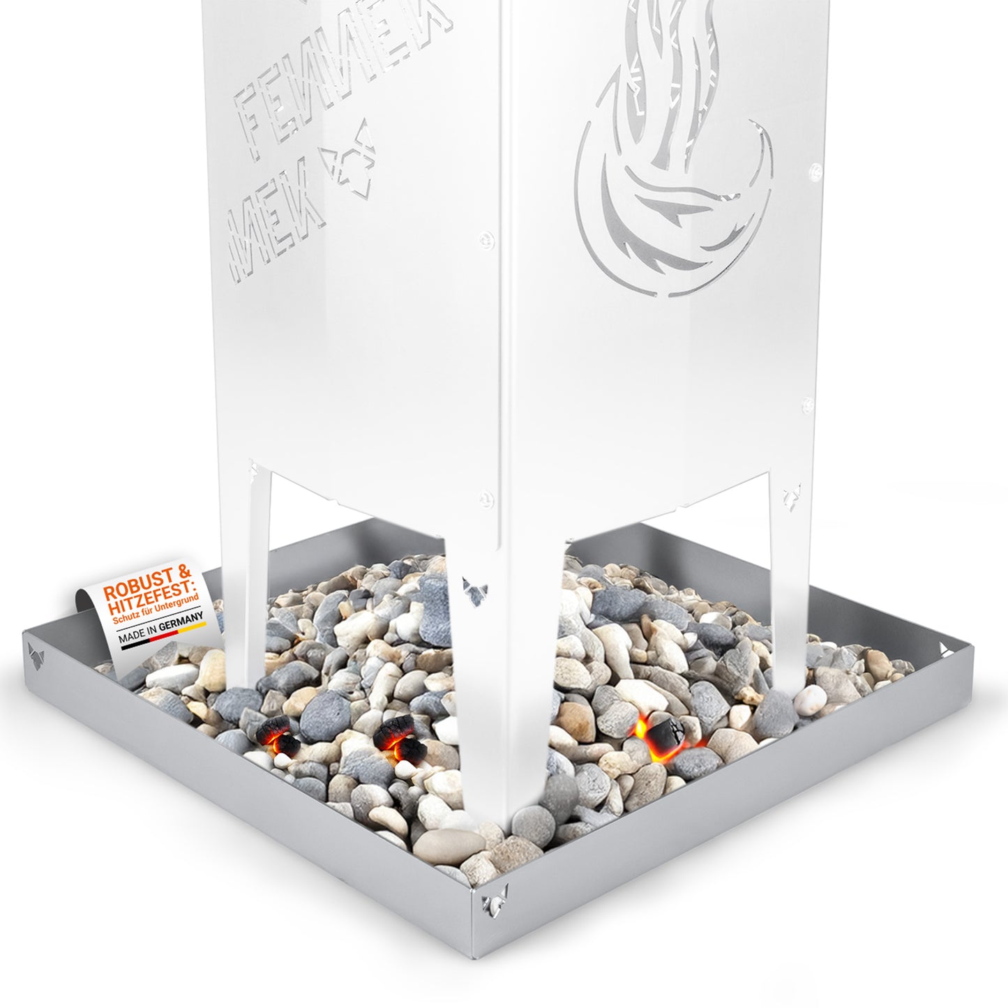 Freisteller der FENNEK Aschewanne für die Feuersäulen aus Stahl oder Edelstahl. In der Aschewanne liegt symbolisch etwas Kies und Steine sowie Glutreste. Er ist robust und hitzefest und schützt perfekt den Untergrund unter der Feuersäule. Natürlich Made in Germany.  