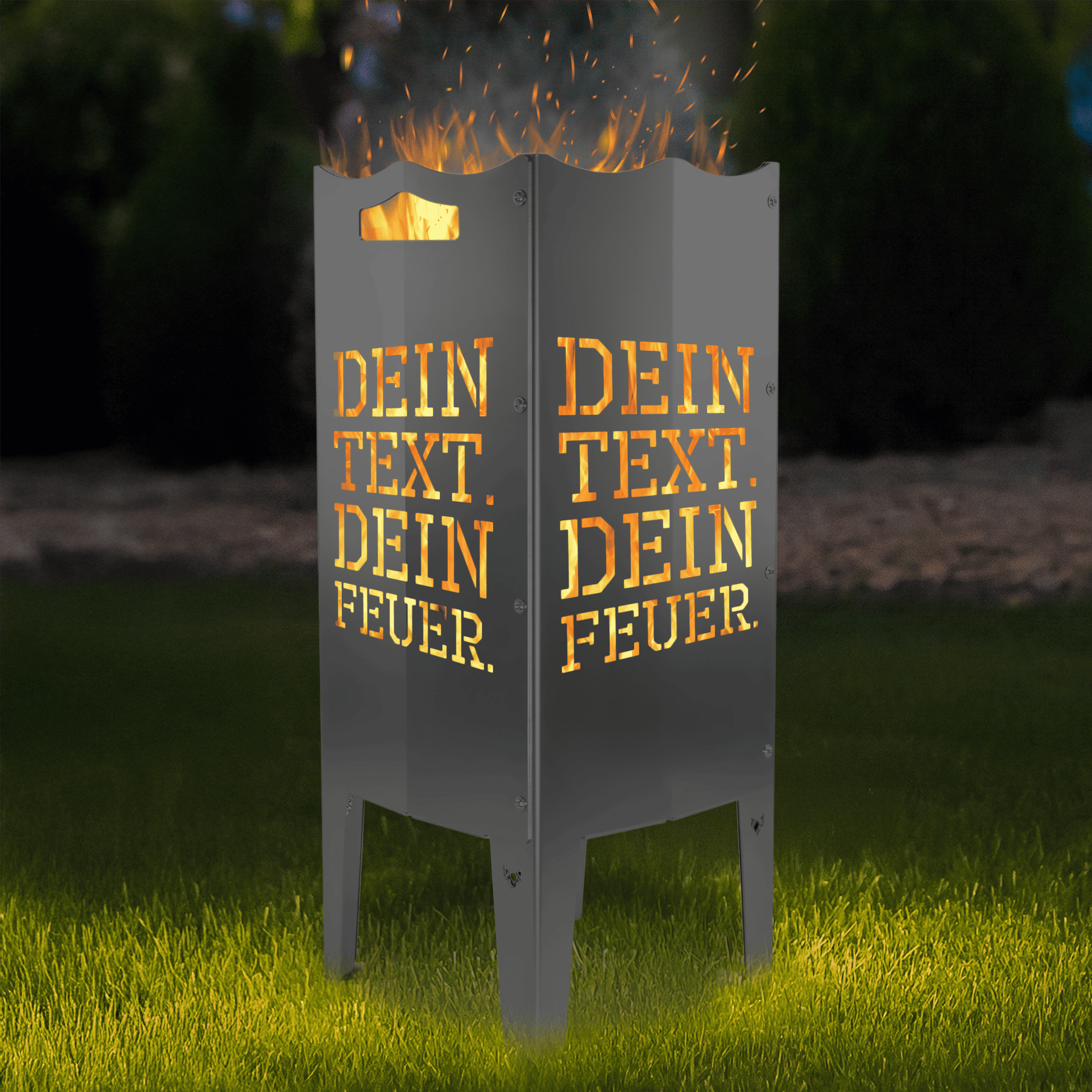Freisteller der FENNEK Feuersäule personalisiert mit eigenem Text als Fotomontage mit Hintergrund. Aus Stahl oder Edelstahl. Made in Germany.