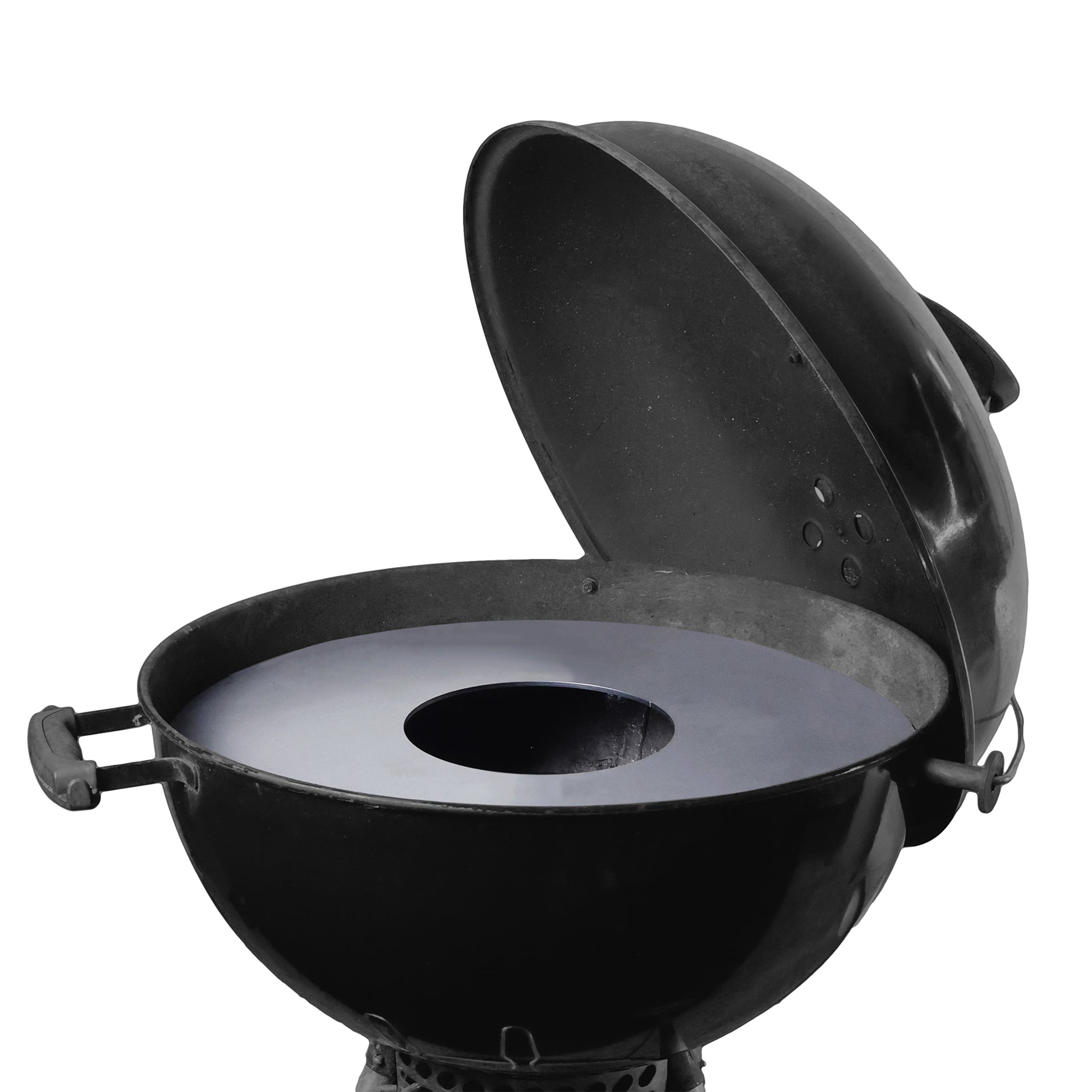 Freisteller der FENNEK Feuerplatte 55 cm im Weber Kugelgrill