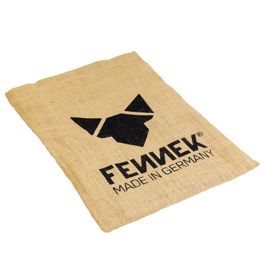 Ein Jutebeutel mit Fennek Logo-Aufdruck, freigestellt.