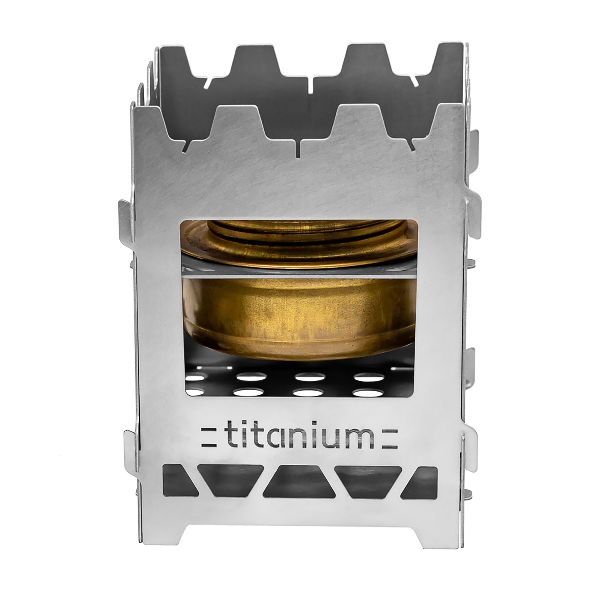 Titan Hobo mit herausgeschnittenem Titanium-Schriftzug und mit Einsatz für Trangia inklusive eingesetzten Trangia Brenner.