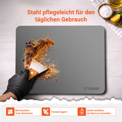 Der FENNEK Backstahl ist pflegeleicht und für den täglichen Gebrauch gemacht. Er lässt sich einfach und schnell mit einem feuchten Tuch reinigen. Er muss lediglich leicht eingefettet werden um Rost zu vermeiden.