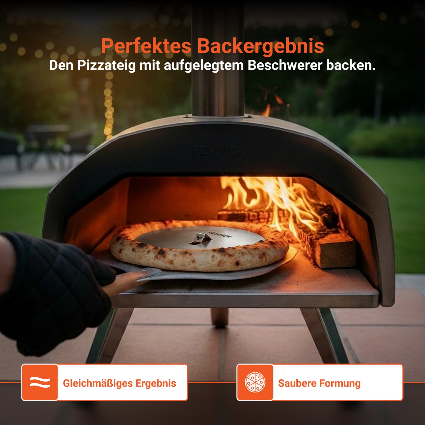 Auf dem Bild ist ein kleiner Pizzaofen zu sehen , aus dem gerade eine Pizza geholt wird. Die Pizza hat einen schönen luftigen und dicken Rand, weil die Pizza mit der FENNEK Blind Bake Edelstahlplatte blindgebacken wurde. Die Platte sorgt für ein perfektes und gleichmäßiges Ergebnis und eine saubere Formung der Pizza.