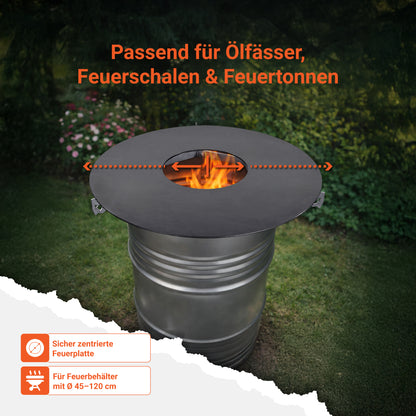 Bild zeigt die FENNEK verstellbare Auflageleiste für Feuerplatten cm auf der Feuertonne. Die Tonne steht in einem schönen Garten. Die FENNEK Auflageleiste ist die perfekte Ergänzung für deine Feuerplatte und bietet einen stabilen und sicheren Halt. Die massive Stahlkonstruktion ist außerdem Made in Germany.