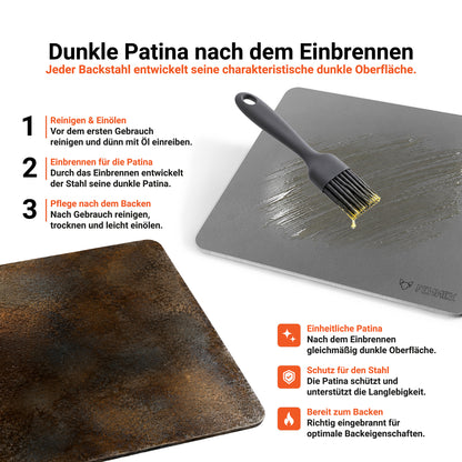 Infografik zum FENNEK Backstahl mit Anleitung zum Einbrennen und zur Pflege: vor dem ersten Gebrauch reinigen und einölen, für eine dunkle Patina einbrennen und nach dem Backen reinigen, trocknen und leicht einölen.