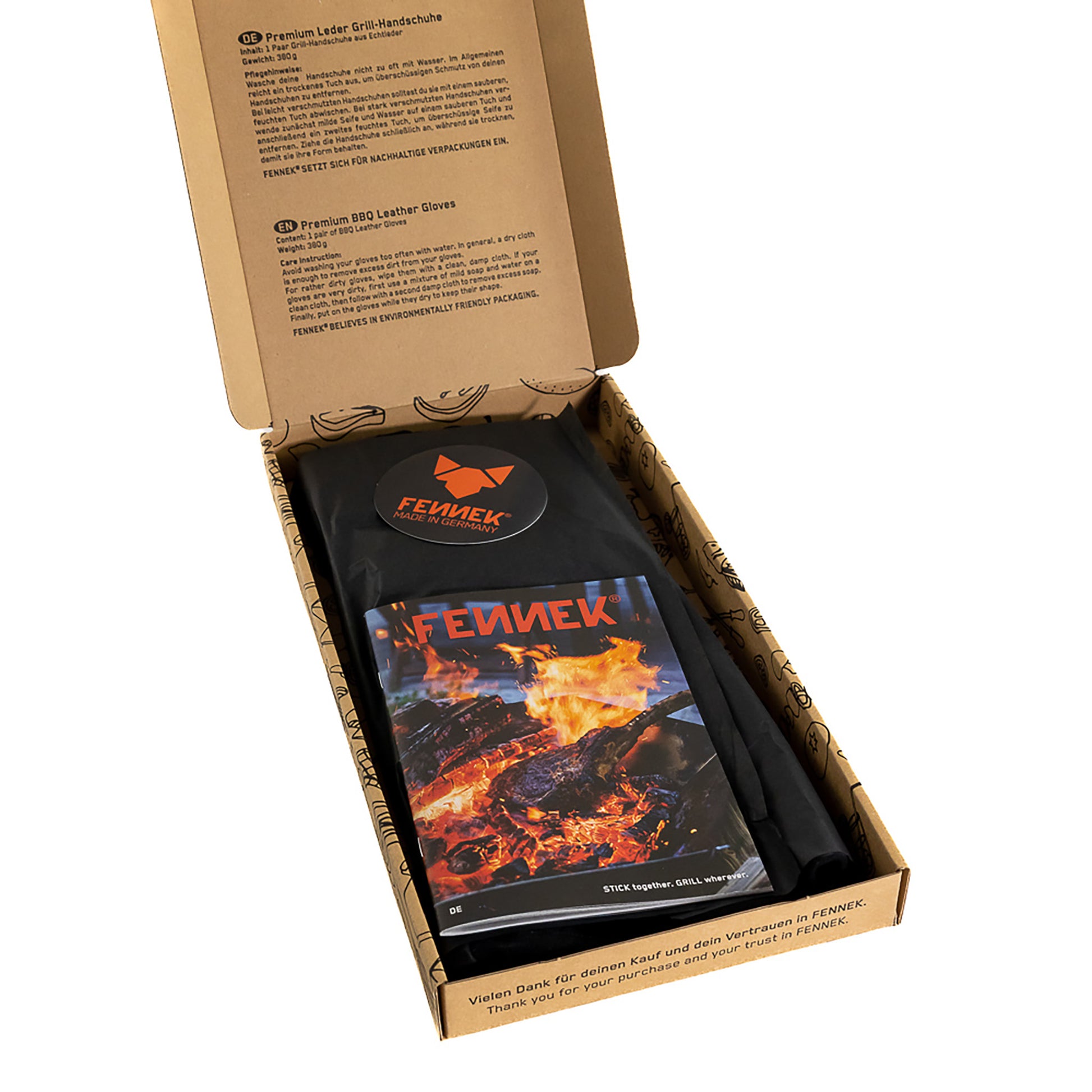 Geöffnete Produktverpackung der Leder Grillhandschuhe mit Blick auf den Produktkatalog und einen FENNEK Aufkleber