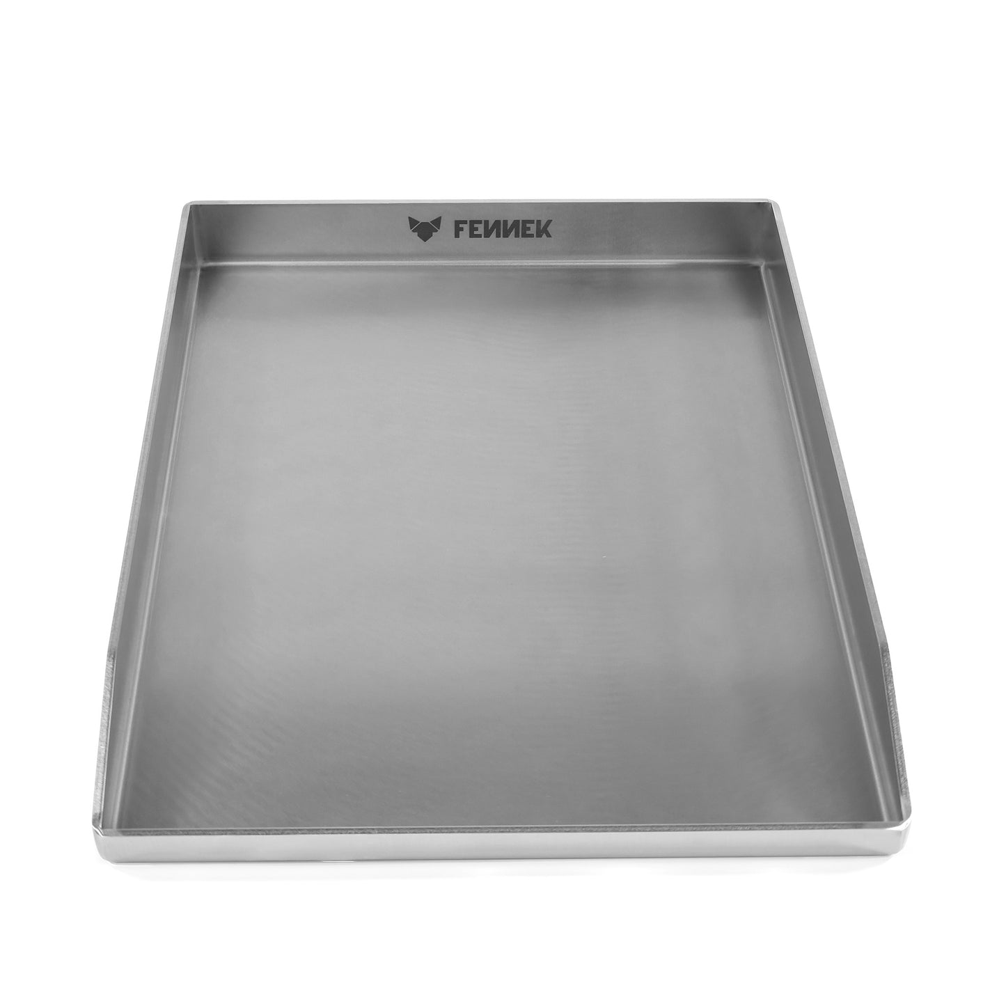 Freisteller der FENNEK Plancha mit geschlossenen Ecken mit Blick auf die FENNEK Gravur.