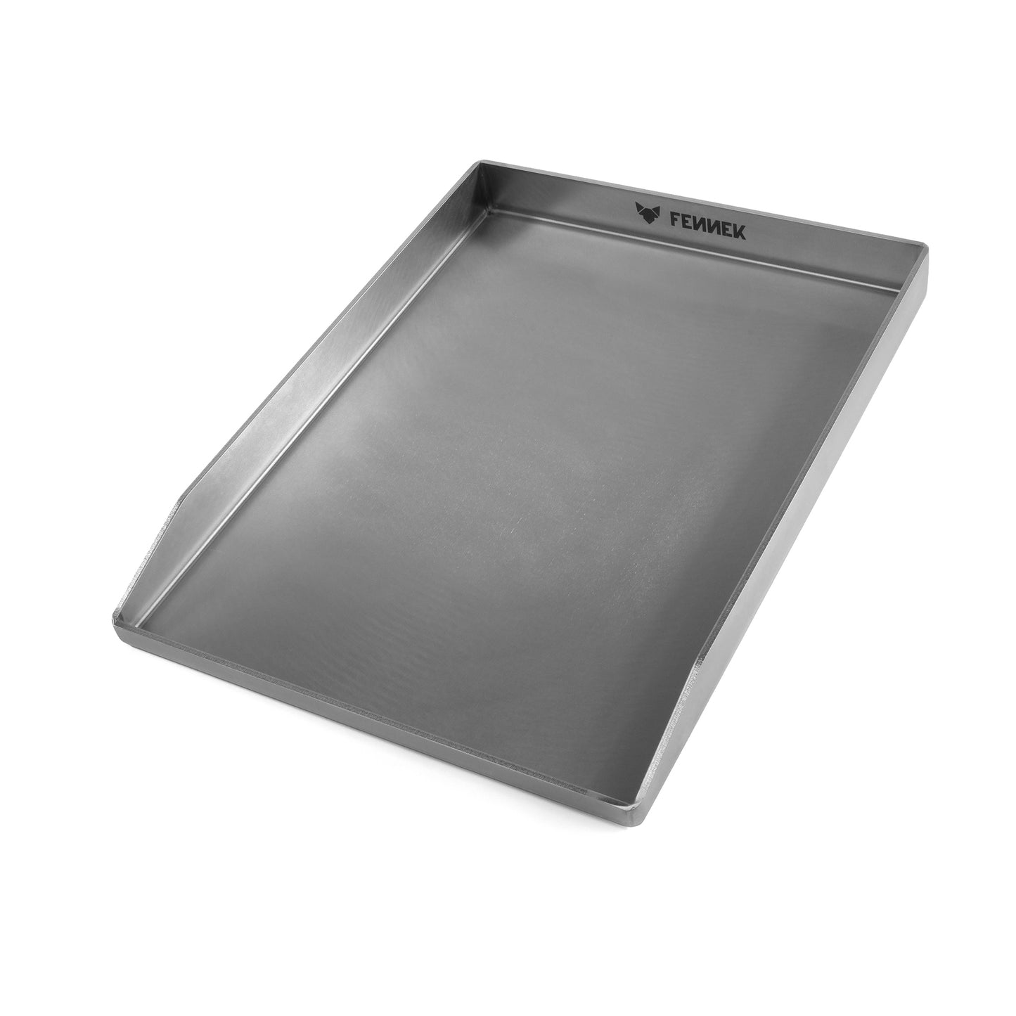 Freisteller der FENNEK Plancha mit geschlossenen Ecken mit Blick auf die FENNEK Gravur.