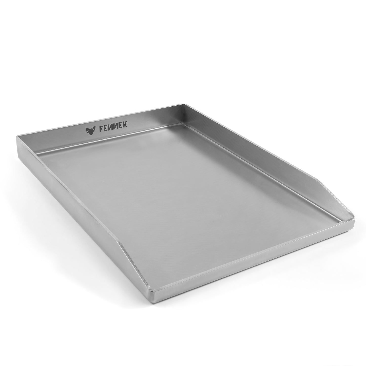 Freisteller der FENNEK Plancha mit geschlossenen Ecken mit Blick auf die FENNEK Gravur.
