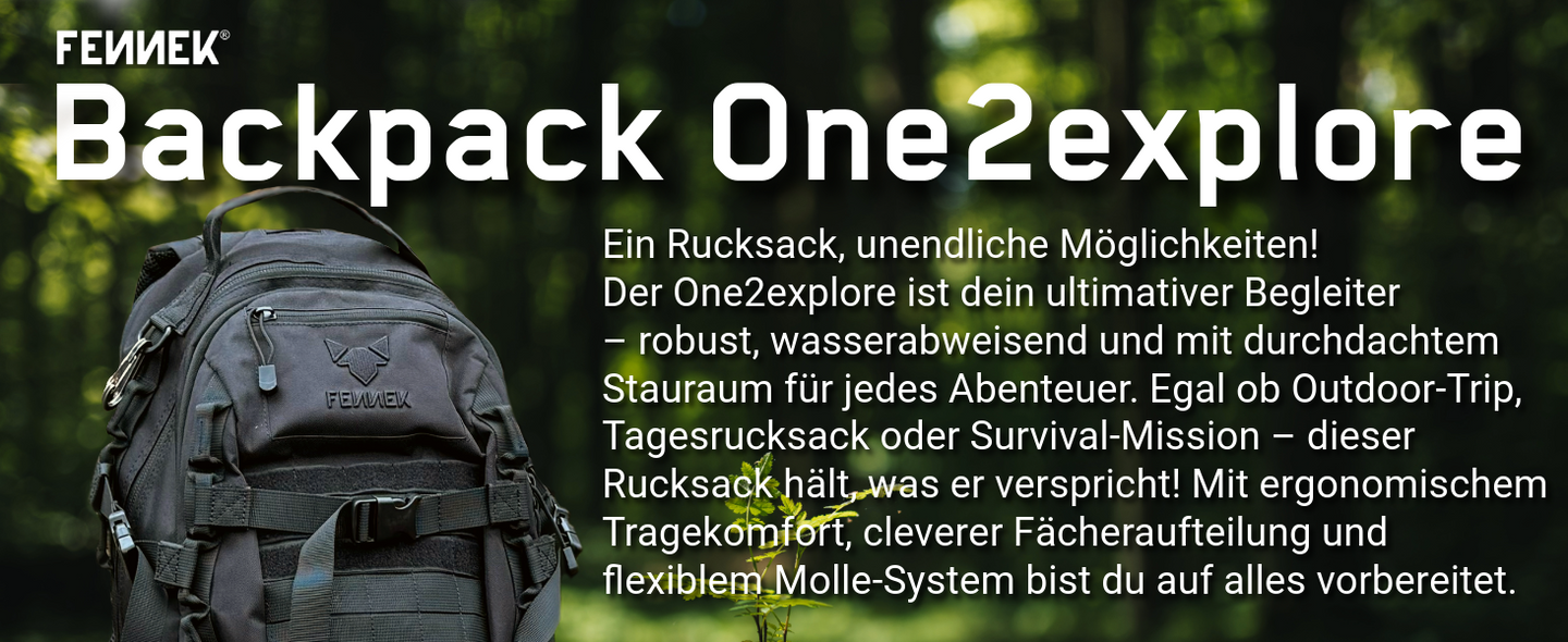 Titelbild vom FENNEK Backpack One2explore zeigt den Backpack vor einem verschwommenen grünen Hintergrund. Daneben steht ein kurzer Text über den Backpack.