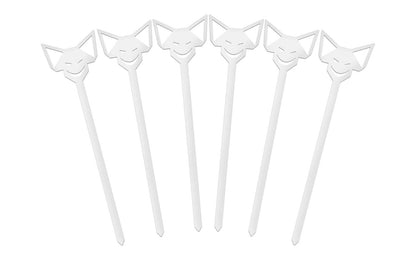 6 Edelstahl-Grillspieße im Bogen angeordnet mit FENNEK Kopf am Griffende auf weißem Hintergrund.
