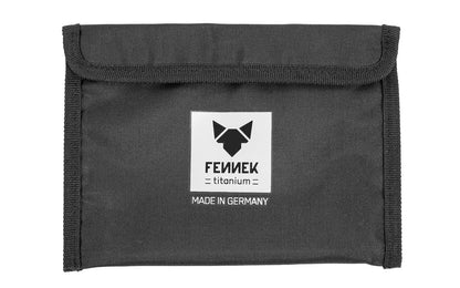 Schwarze Nylon-Tasche mit FENNEK-Titanium-Aufdruck in grau